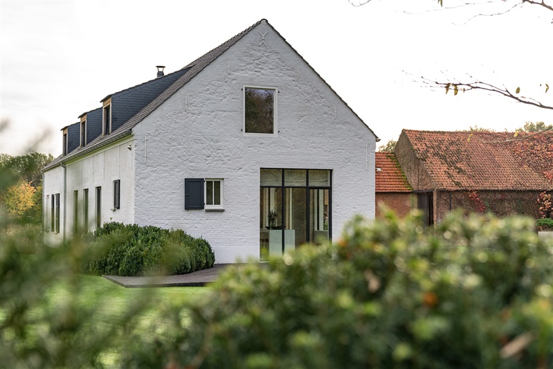 verbouwen van witte hoeve